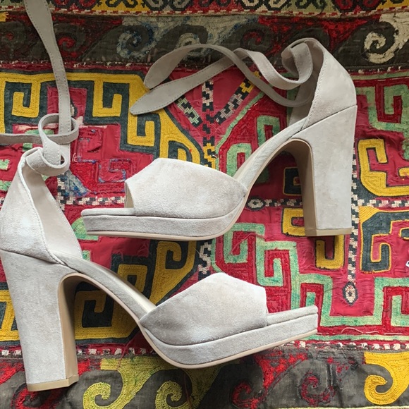 NWOT - Seychelle’s beige suede small platform ankle tie hi heels - Picture 1 of 7